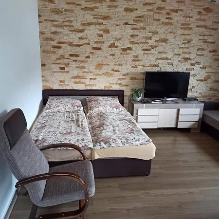 Agro nad jeziorem Gospodarstwo agroturystyczne *